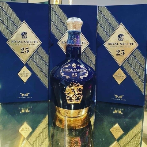Rượu Chivas 25 sứ - Royal Salute 