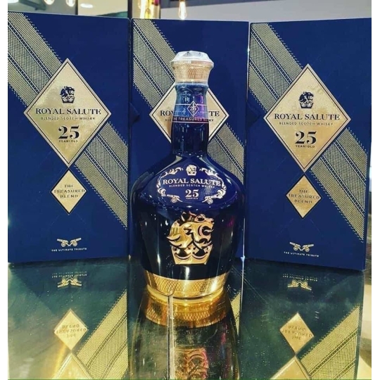 Rượu Chivas 25 sứ - Royal Salute 