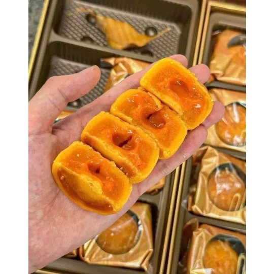 BÁNH TRUNG THU LAVA MAXIM HỒNG KONGO